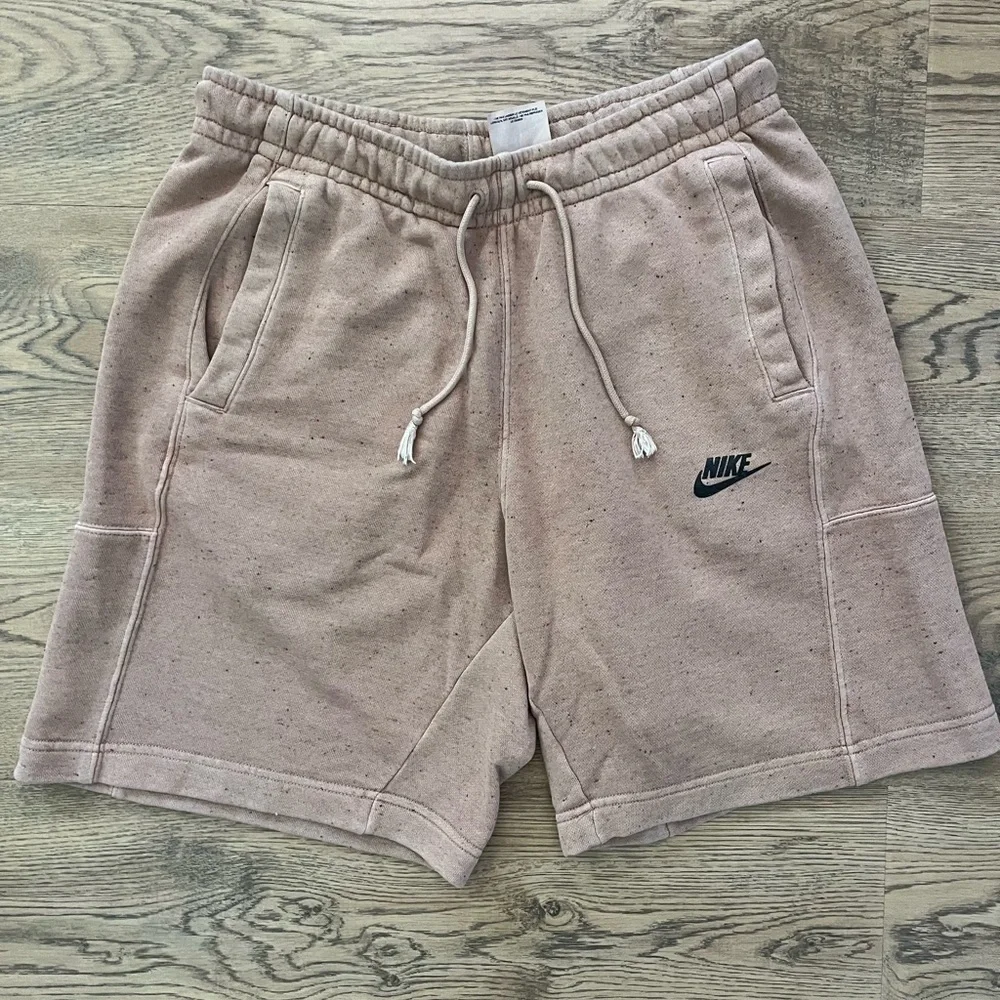 NIKE club fleece shorts speckled tan size S